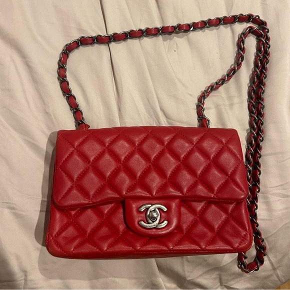 Red Chanel Mini - Picture 2 of 10